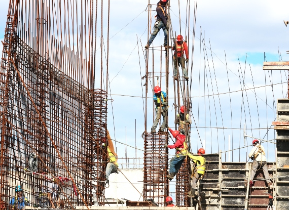 Trabalhadores em uma obra da construção civil 
